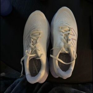 Women’s New Balance Shoes 9.5